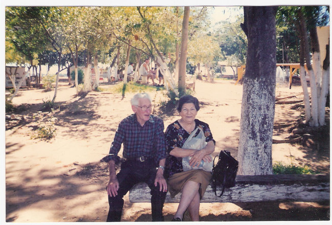 Francisco Morales e Maria José Nogueira Morales na antiga prainh de Panorama - Brasil